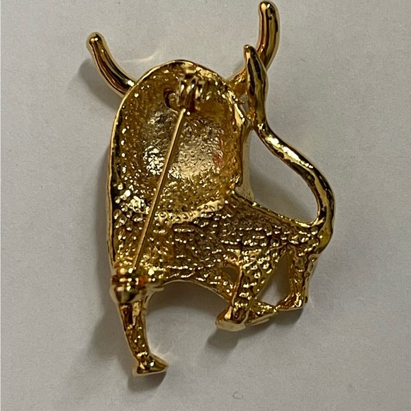 Gold Toned Bull Brooch - Picture 4 of 6